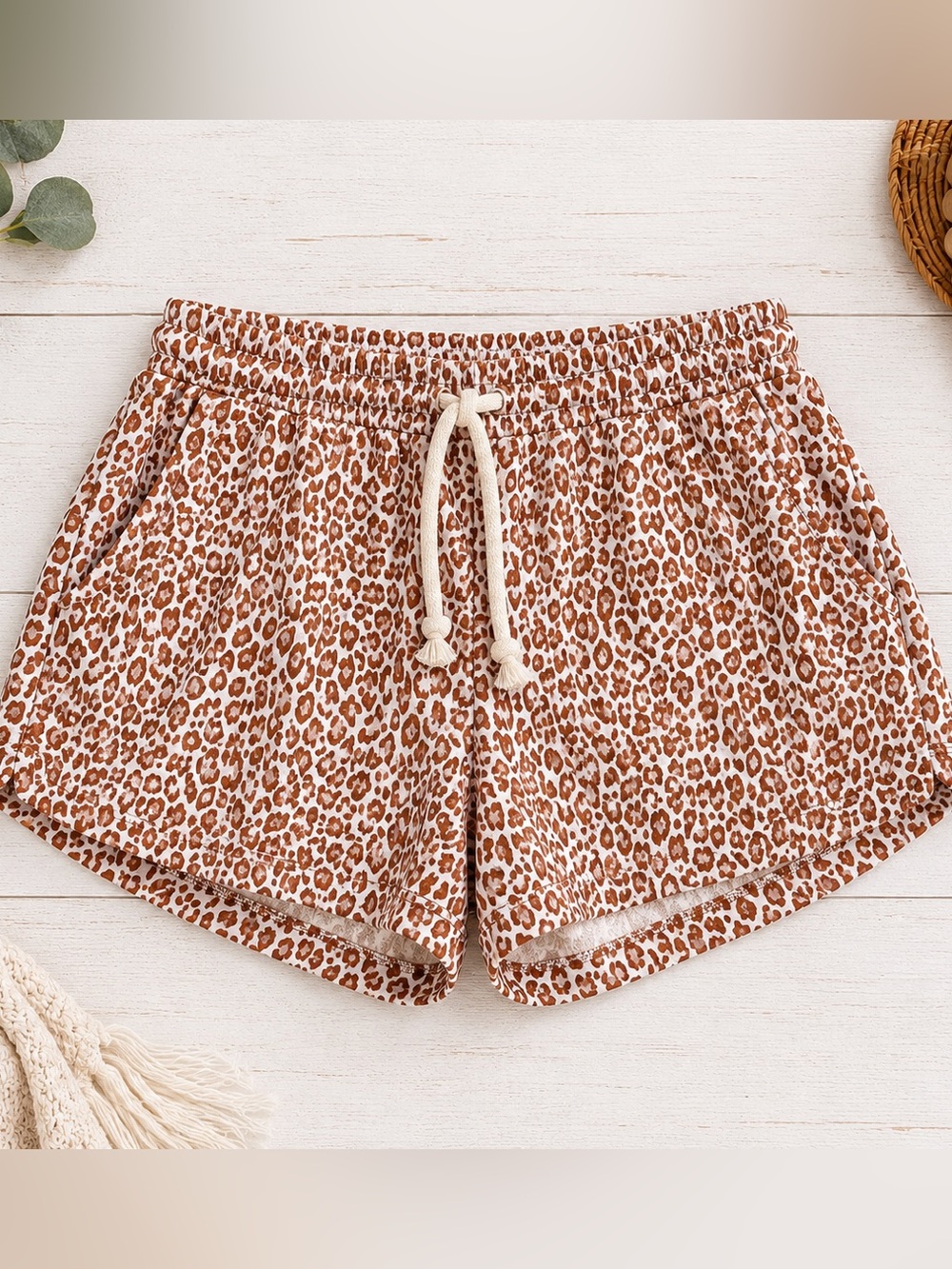 Lou & Grey Womens Medium Leopard Print Sweatshirt & Shorts 2 Piece Lounge Set - Picture 3 of 4